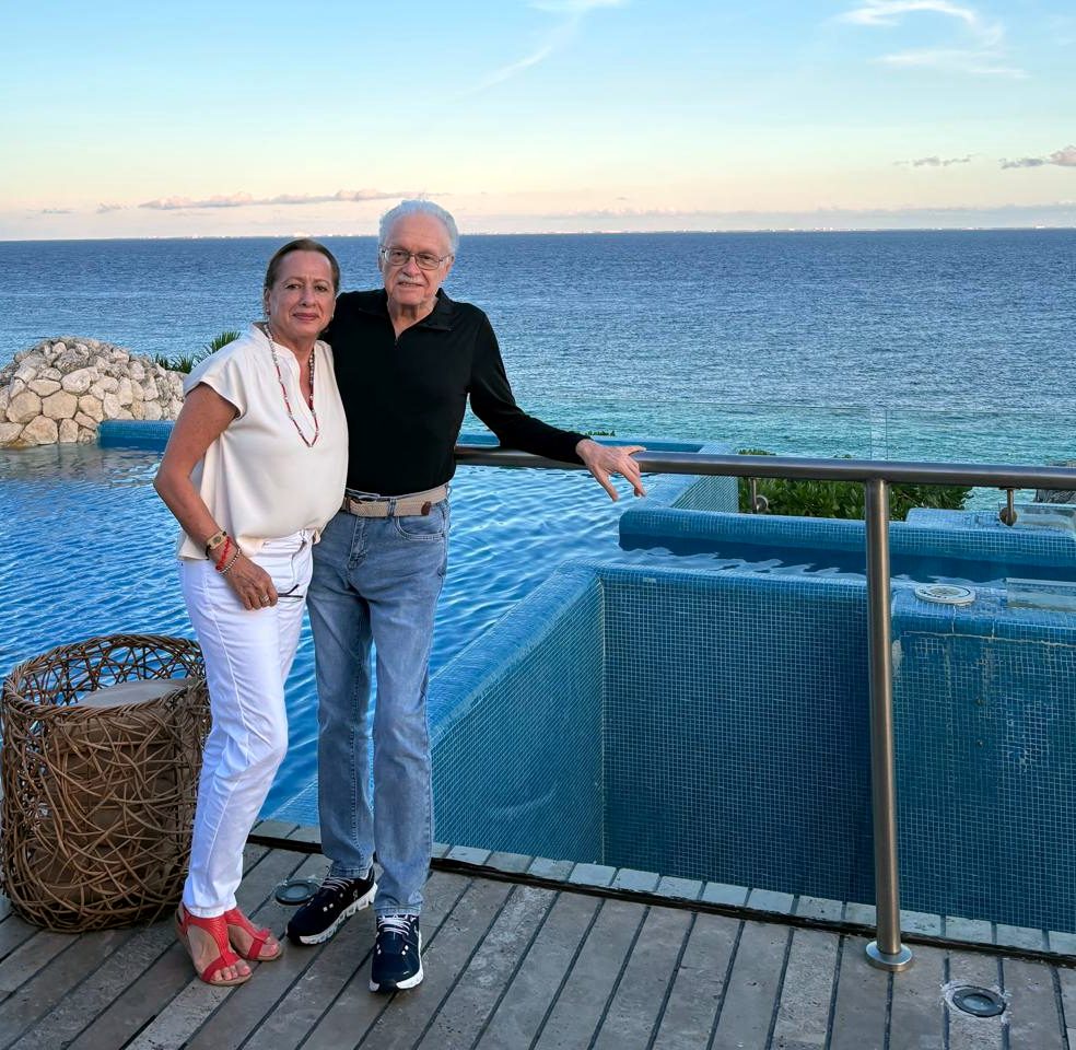 Choco and his wife by the sea